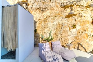 Outdoor Bathroom 3
